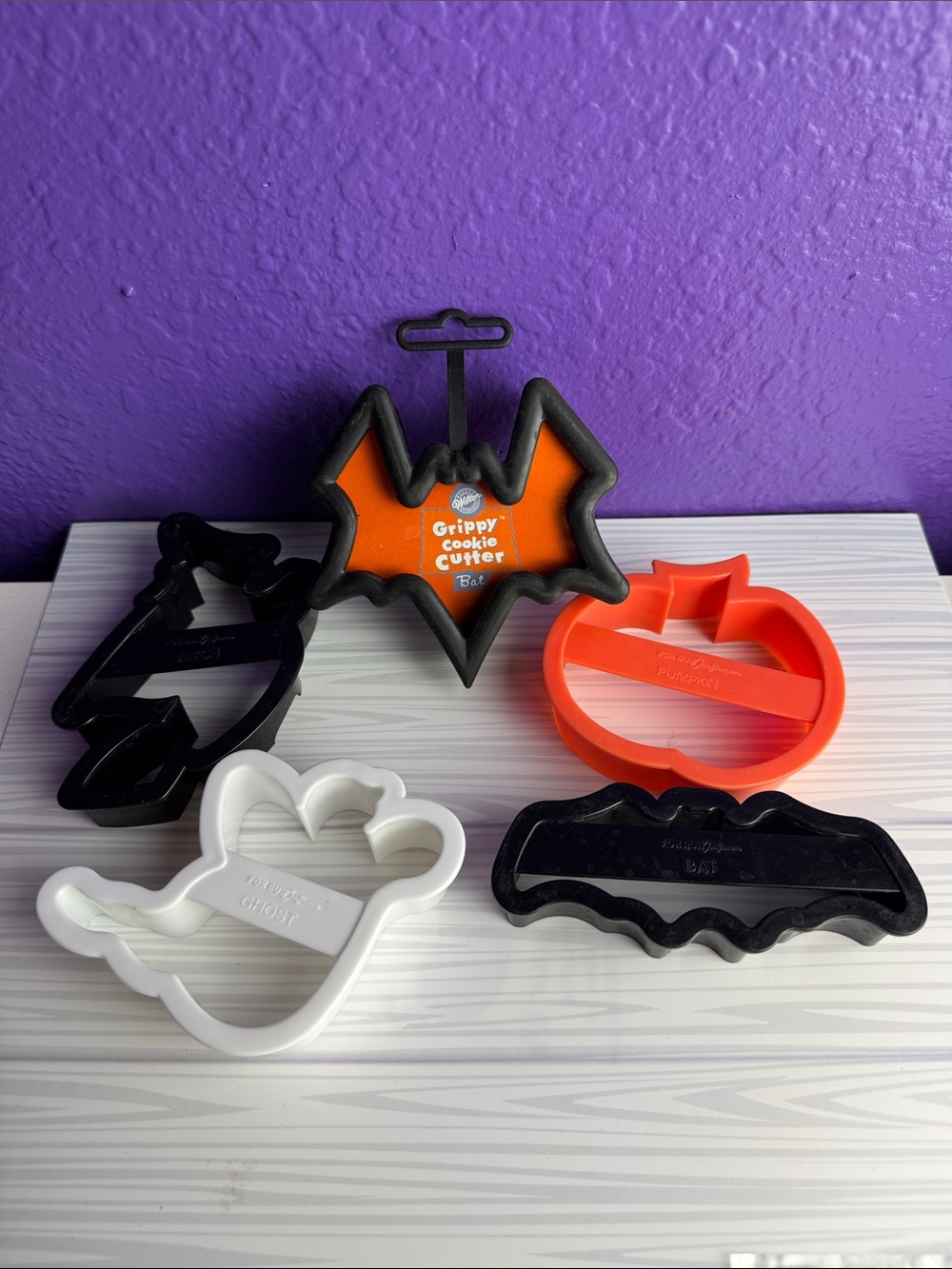 Wilton Grippy Fox Run Halloween Cookie Cutters Lot Bat Ghost Witch Pumpkin Set